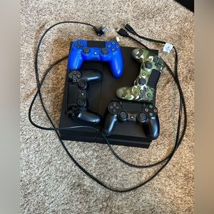 Used PS4, comes with 4 controllers, hdmi cord, and power cable.